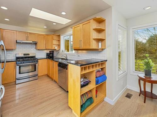 1778 Chandler Ave, Victoria, BC - Indoor Photo Showing Kitchen