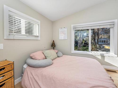 1778 Chandler Ave, Victoria, BC - Indoor Photo Showing Bedroom