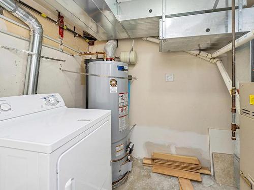 1778 Chandler Ave, Victoria, BC - Indoor Photo Showing Laundry Room