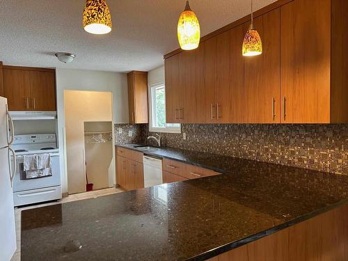 131 Ravenwood Avenue, Thunder Bay, ON - Indoor Photo Showing Kitchen