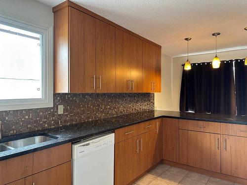 131 Ravenwood Avenue, Thunder Bay, ON - Indoor Photo Showing Kitchen