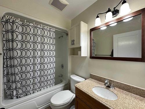 131 Ravenwood Avenue, Thunder Bay, ON - Indoor Photo Showing Bathroom