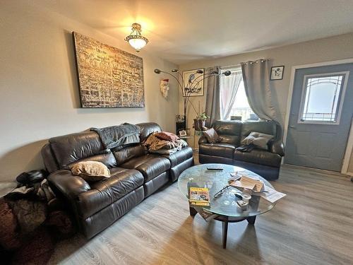 237 Ogden Street, Thunder Bay, ON - Indoor Photo Showing Living Room