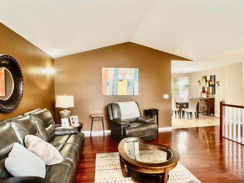 168 Lawrence Road, Thunder Bay, ON - Indoor Photo Showing Living Room