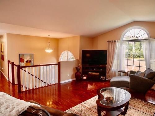 168 Lawrence Road, Thunder Bay, ON - Indoor Photo Showing Living Room