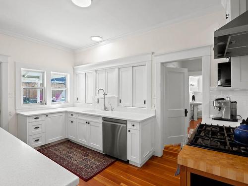 135 Battle Street, Kamloops, BC - Indoor Photo Showing Kitchen