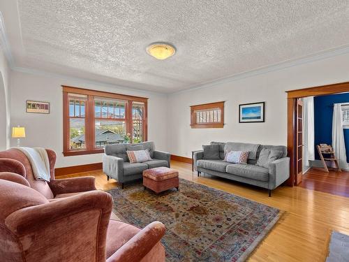 135 Battle Street, Kamloops, BC - Indoor Photo Showing Living Room