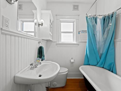 135 Battle Street, Kamloops, BC - Indoor Photo Showing Bathroom