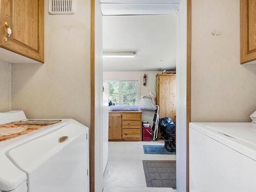 46 Blackpool Road, Clearwater, BC - Indoor Photo Showing Laundry Room