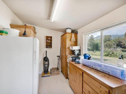 46 Blackpool Road, Clearwater, BC - Indoor Photo Showing Kitchen