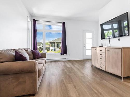 Salon - 1106 Rue Du Cardinal, Lachute, QC - Indoor Photo Showing Living Room