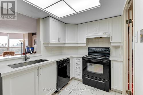 320 - 6 Humberline Drive, Toronto (West Humber-Clairville), ON - Indoor Photo Showing Kitchen