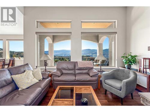 3341 Hihannah View, West Kelowna, BC - Indoor Photo Showing Living Room