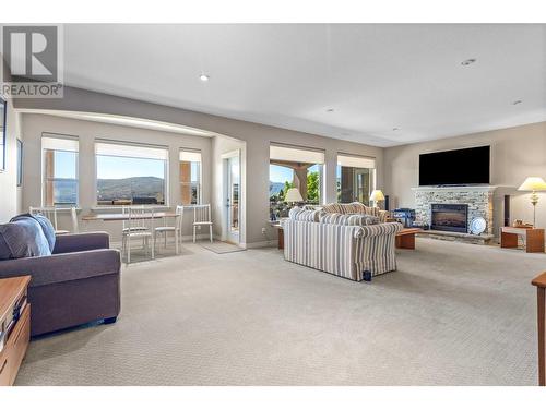 3341 Hihannah View, West Kelowna, BC - Indoor Photo Showing Living Room With Fireplace