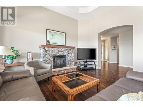 3341 Hihannah View, West Kelowna, BC - Indoor Photo Showing Living Room With Fireplace