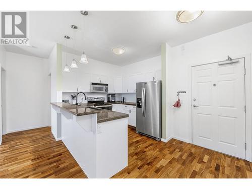 633 Lequime Road Unit# 101, Kelowna, BC - Indoor Photo Showing Kitchen With Stainless Steel Kitchen