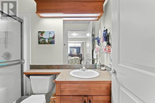 611 Shuswap Street Sw Unit# #204, Salmon Arm, BC - Indoor Photo Showing Bathroom