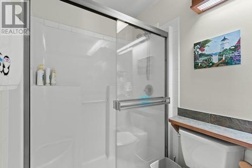 611 Shuswap Street Sw Unit# #204, Salmon Arm, BC - Indoor Photo Showing Bathroom