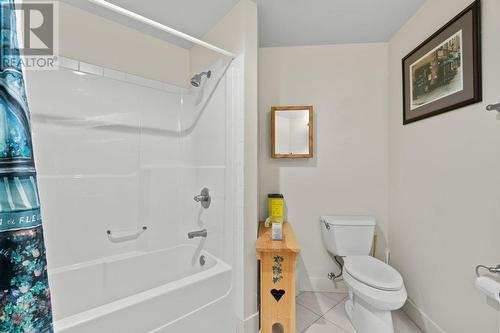 611 Shuswap Street Sw Unit# #204, Salmon Arm, BC - Indoor Photo Showing Bathroom