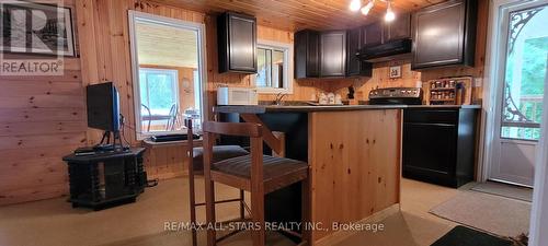 136 Coldstream Road, Kawartha Lakes, ON - Indoor Photo Showing Kitchen