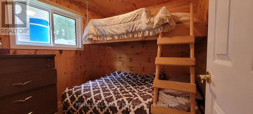 136 Coldstream Road, Kawartha Lakes, ON - Indoor Photo Showing Bedroom