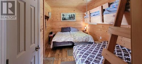 136 Coldstream Road, Kawartha Lakes, ON - Indoor Photo Showing Bedroom