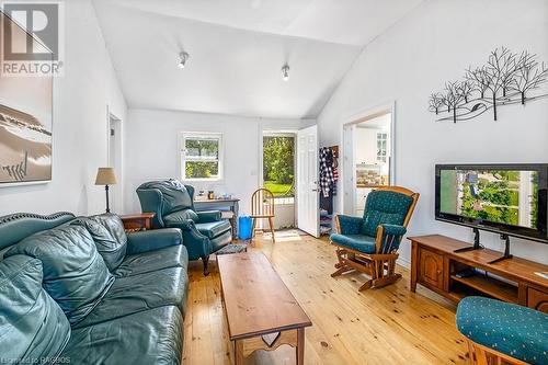 483 Bruce Road 13, Saugeen Indian Reserve 29, ON - Indoor Photo Showing Living Room