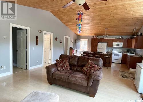 73 Makwa Drive, Makwa Lake, SK - Indoor Photo Showing Living Room