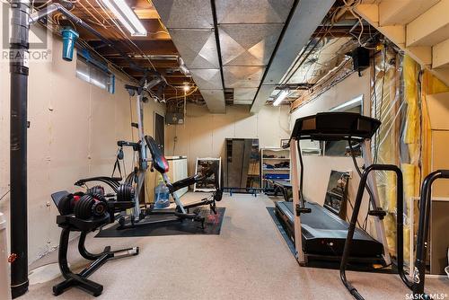 2034 Braun Bay E, Regina, SK - Indoor Photo Showing Gym Room