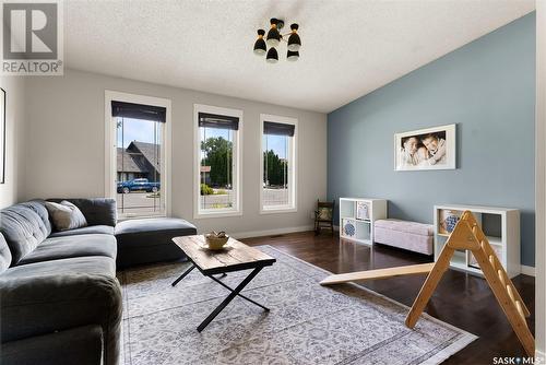 2034 Braun Bay E, Regina, SK - Indoor Photo Showing Living Room