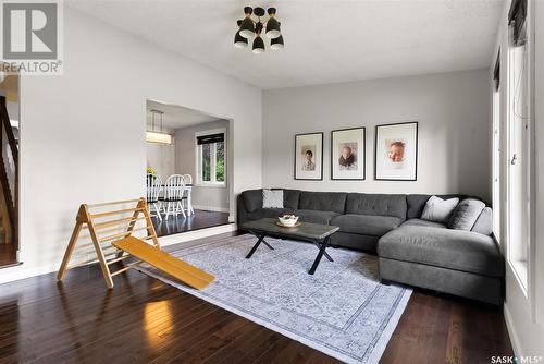 2034 Braun Bay E, Regina, SK - Indoor Photo Showing Living Room