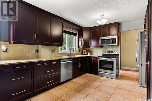 2034 Braun Bay E, Regina, SK - Indoor Photo Showing Kitchen With Upgraded Kitchen