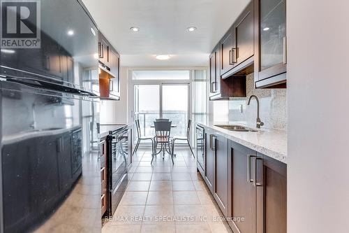 702 - 9 George Street, Brampton (Downtown Brampton), ON - Indoor Photo Showing Kitchen With Upgraded Kitchen