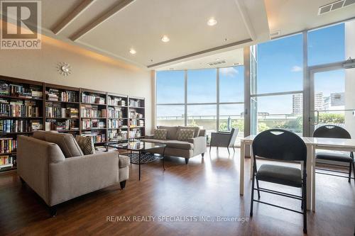 702 - 9 George Street, Brampton (Downtown Brampton), ON - Indoor Photo Showing Living Room