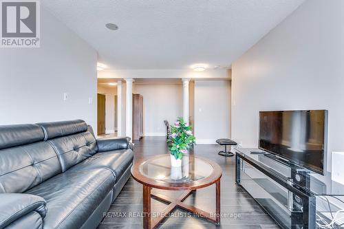 702 - 9 George Street, Brampton (Downtown Brampton), ON - Indoor Photo Showing Living Room