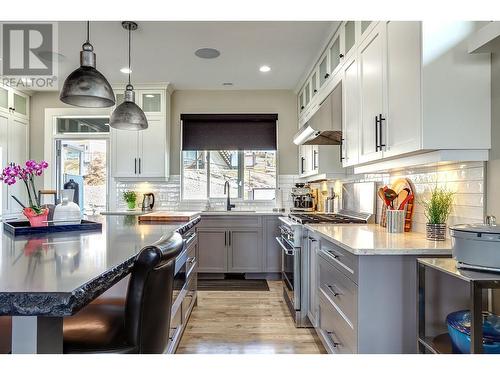 6539 Blackcomb Place, Vernon, BC - Indoor Photo Showing Kitchen With Upgraded Kitchen