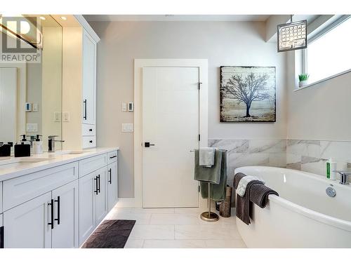 6539 Blackcomb Place, Vernon, BC - Indoor Photo Showing Bathroom