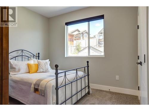 6539 Blackcomb Place, Vernon, BC - Indoor Photo Showing Bedroom