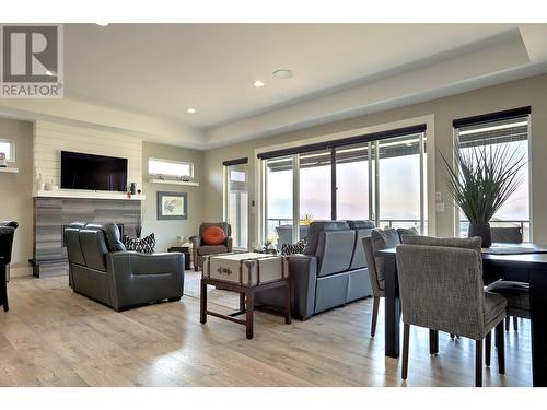 6539 Blackcomb Place, Vernon, BC - Indoor Photo Showing Living Room