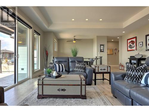 6539 Blackcomb Place, Vernon, BC - Indoor Photo Showing Living Room