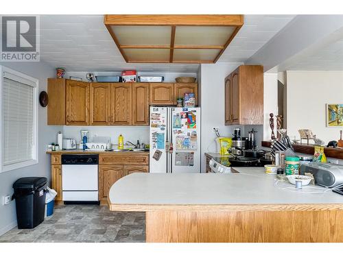 31 Fulmar Street, Kitimat, BC - Indoor Photo Showing Kitchen