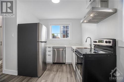 185 Carillon Street Unit#1, Ottawa, ON - Indoor Photo Showing Kitchen