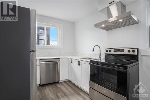 185 Carillon Street Unit#1, Ottawa, ON - Indoor Photo Showing Kitchen