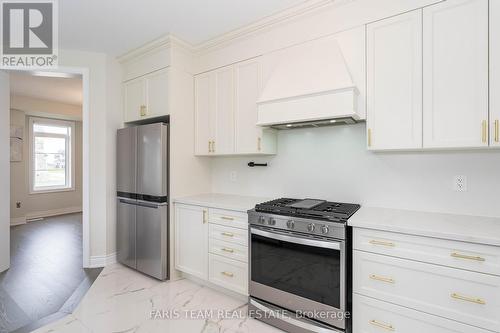 1246 Broderick Street, Innisfil, ON - Indoor Photo Showing Kitchen