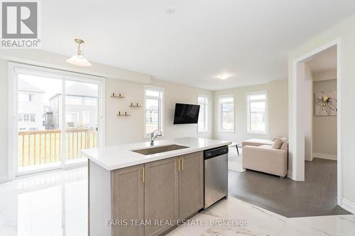 1246 Broderick Street, Innisfil, ON - Indoor Photo Showing Kitchen