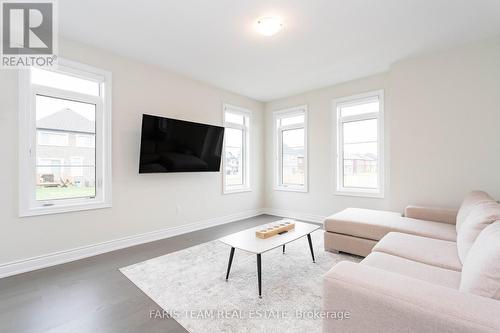 1246 Broderick Street, Innisfil, ON - Indoor Photo Showing Living Room