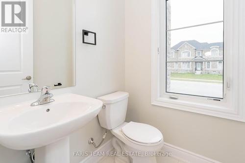 1246 Broderick Street, Innisfil, ON - Indoor Photo Showing Bathroom