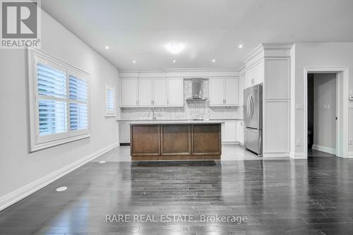 25 Plowman Lane, Richmond Hill (Rouge Woods), ON - Indoor Photo Showing Kitchen With Upgraded Kitchen