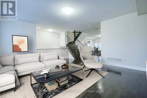 25 Plowman Lane, Richmond Hill (Rouge Woods), ON - Indoor Photo Showing Living Room