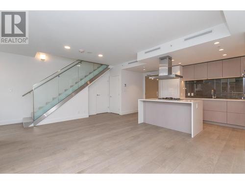 2027 Curling Road, North Vancouver, BC - Indoor Photo Showing Kitchen